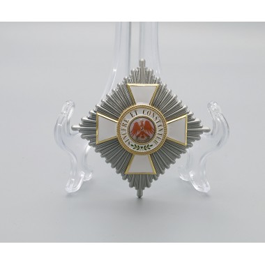 four-pointed breast star on the left chest.It was awarded to