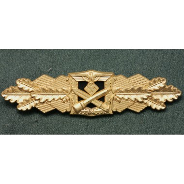 Close Combat Clasp in Gold