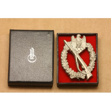 Infantry Assault Badge in Silver with LDO Box (MM:RS)