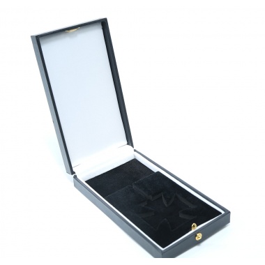 Knight 's Cross Case