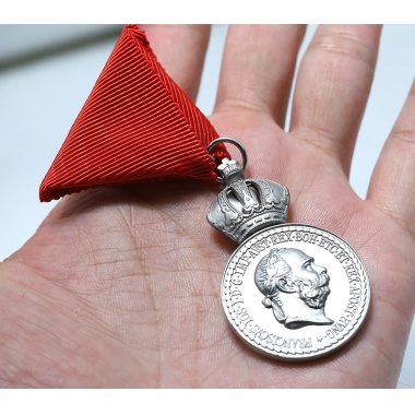 Silver Military Merit Medal on the Red Ribbon, Franz Joseph I（Austria-Hungary)