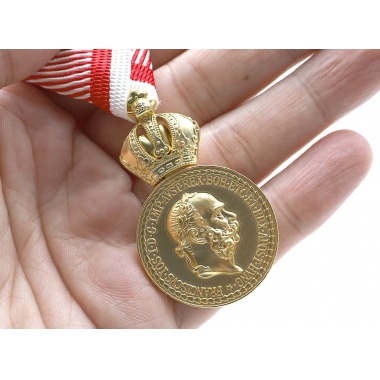 Bronze Military Merit Medal on the War Ribbon with Swords, Franz Joseph I（Austria-Hungary)