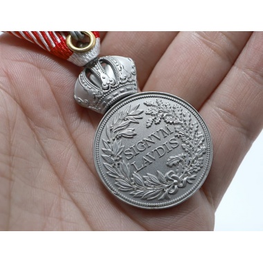 Silver Military Merit Medal on the War Ribbon ,Franz Joseph I（Austria-Hungary)