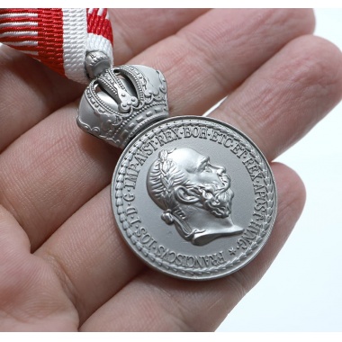 Silver Military Merit Medal on the War Ribbon ,Franz Joseph I（Austria-Hungary)