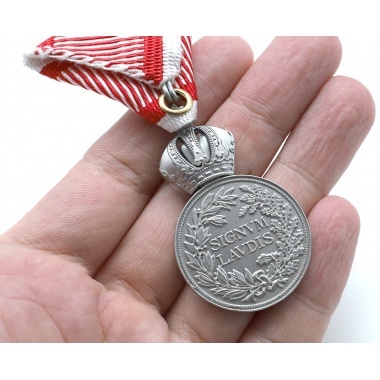 Silver Military Merit Medal on the War Ribbon ,Franz Joseph I（Austria-Hungary)