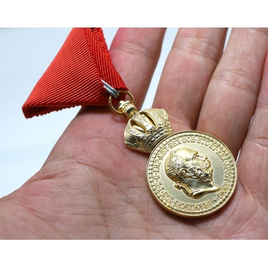 Bronze Military Merit Medal on the Red Ribbon, Franz Joseph I（Austria-Hungary)