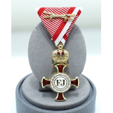 Golden Cross of Merit with the Crown and Swords（Austria-Hungary）