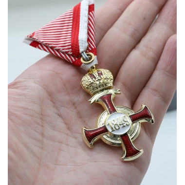 Golden Cross of Merit with the Crown and Swords（Austria-Hungary）