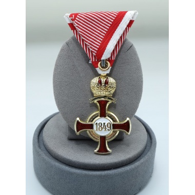 Golden Cross of Merit with the Crown and Swords（Austria-Hungary）